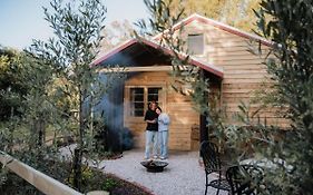 Orchard Cottage - Romantic Bushland Wellness Retreat